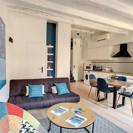 Un Balcon, Au Coeur Du Village كاسيس